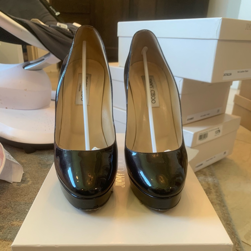 Jimmy Choo enamel Navy patent 39 pumps